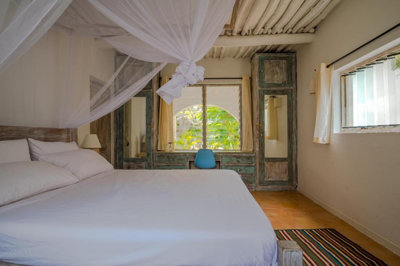 Baobab Beach House Bed And Breakfast Ukunda Esterno foto