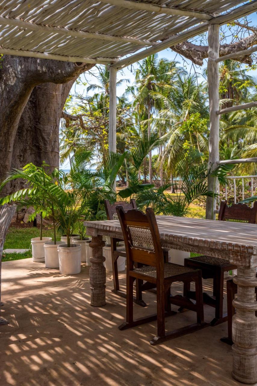 Baobab Beach House Bed And Breakfast Ukunda Esterno foto