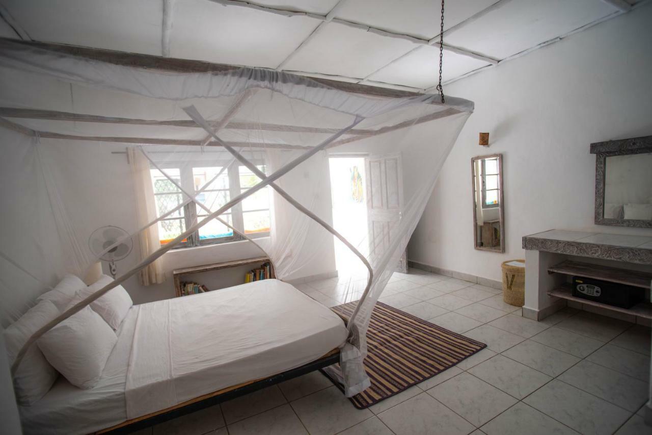 Baobab Beach House Bed And Breakfast Ukunda Esterno foto