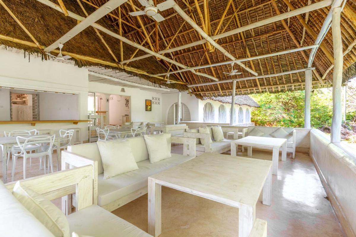 Baobab Beach House Bed And Breakfast Ukunda Esterno foto